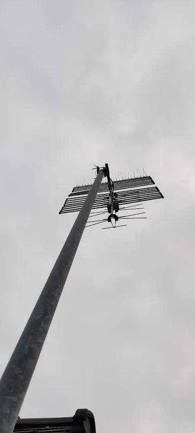 ANTENNE-PANNEAU-ANTI-OISEAUX-63a4ec86-1920w.jpg